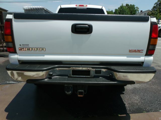 2004 GMC Sierra 2500 4WD 4dr AT