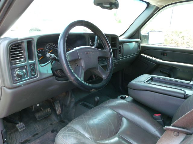 2004 GMC Sierra 2500 4WD 4dr AT