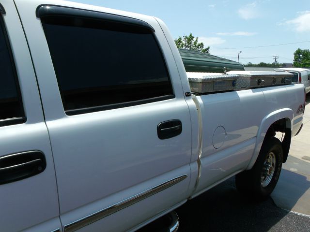 2004 GMC Sierra 2500 4WD 4dr AT