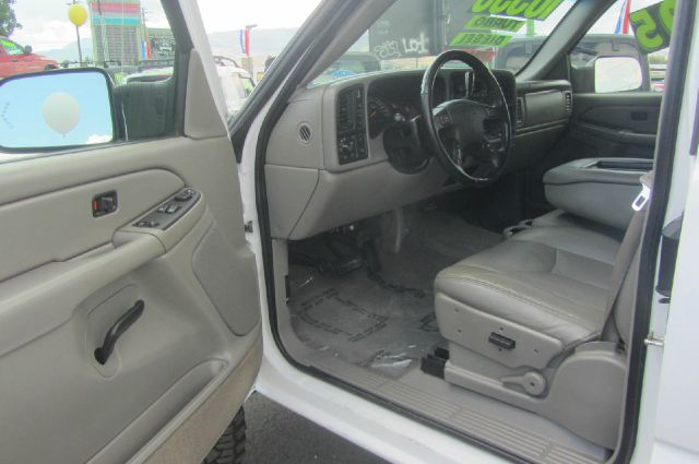 2004 GMC Sierra 2500 4DR SUV AT