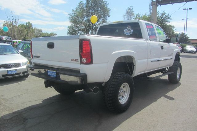 2004 GMC Sierra 2500 4DR SUV AT