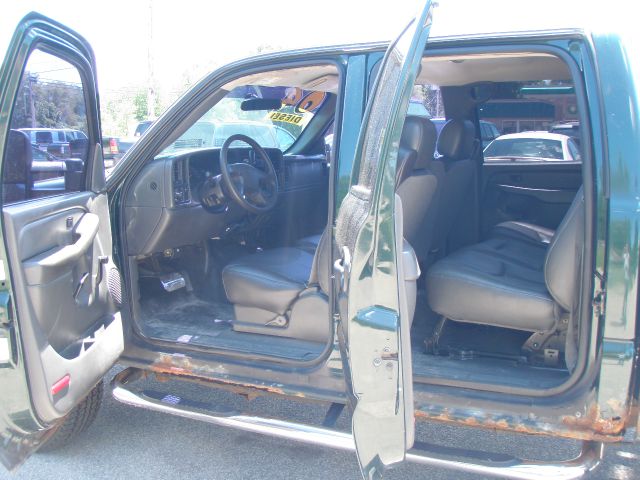 2004 GMC Sierra 2500 EX Sedan AUTO