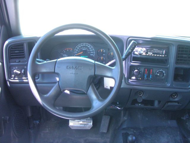 2004 GMC Sierra 2500 EX Sedan AUTO