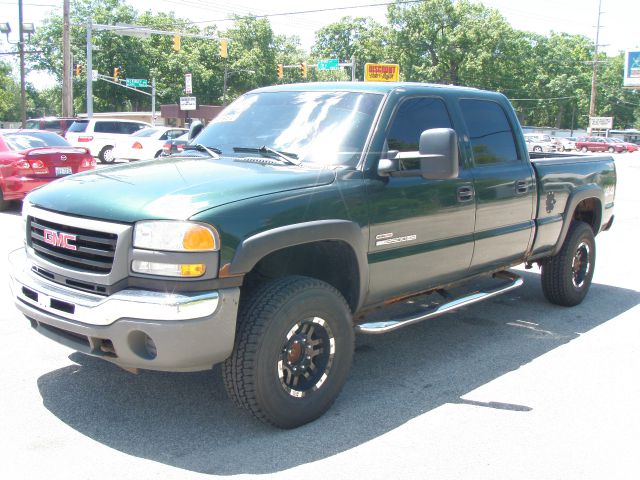 2004 GMC Sierra 2500 EX Sedan AUTO