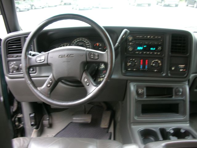 2004 GMC Sierra 2500 4DR SUV AT