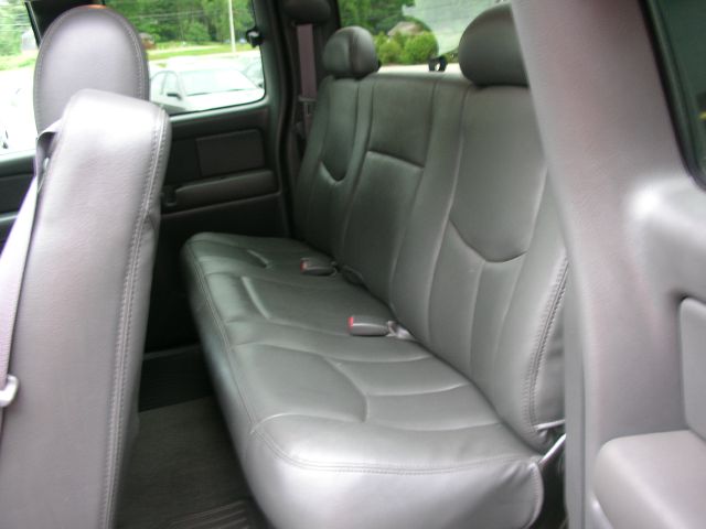 2004 GMC Sierra 2500 4DR SUV AT