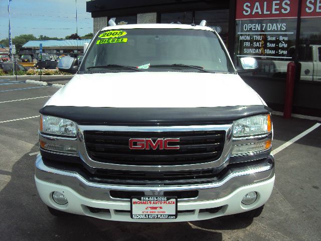 2005 GMC Sierra 2500 4DR SUV AT