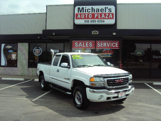 2005 GMC Sierra 2500 4DR SUV AT