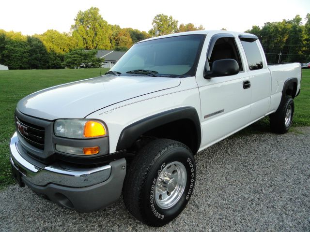 2005 GMC Sierra 2500 LE Sedan