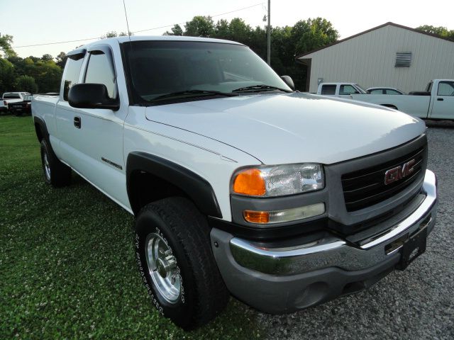 2005 GMC Sierra 2500 LE Sedan