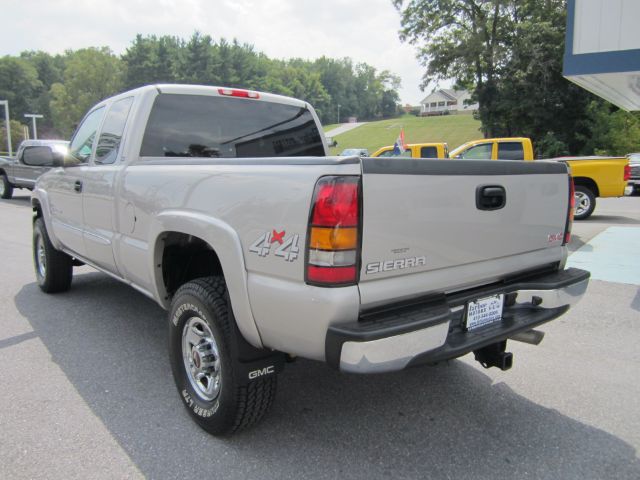 2005 GMC Sierra 2500 Standard 4X4 Hardtop