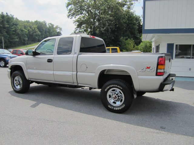 2005 GMC Sierra 2500 Standard 4X4 Hardtop