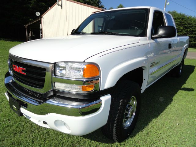 2005 GMC Sierra 2500 Standard 4X4 Hardtop