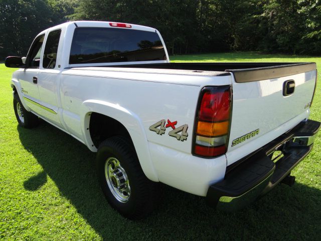 2005 GMC Sierra 2500 Standard 4X4 Hardtop