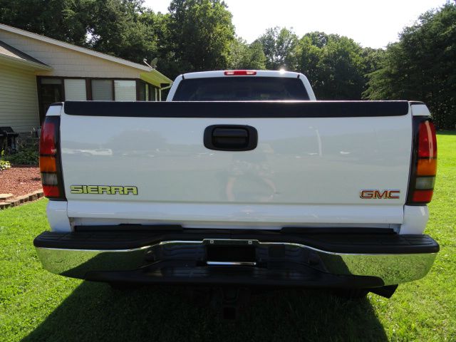 2005 GMC Sierra 2500 Standard 4X4 Hardtop