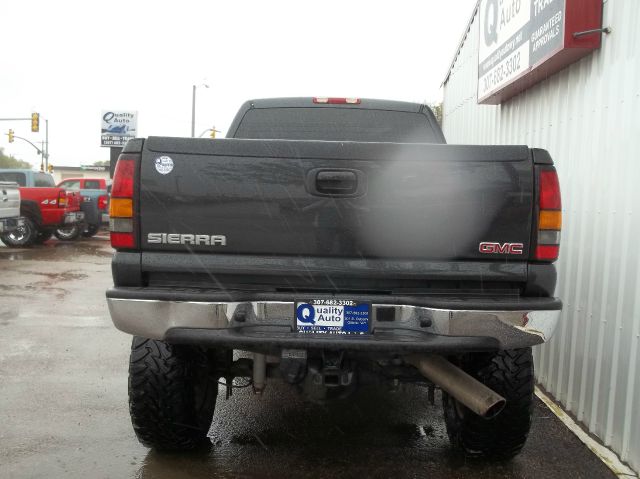 2005 GMC Sierra 2500 Premier, AWD, PWR MR, 7 Passgr