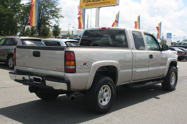 2005 GMC Sierra 2500 Standard 4X4 Hardtop