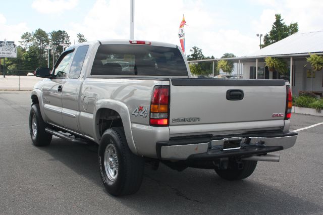 2005 GMC Sierra 2500 Standard 4X4 Hardtop