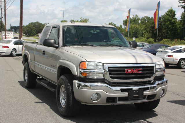 2005 GMC Sierra 2500 Standard 4X4 Hardtop