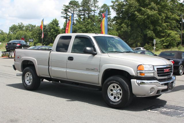 2005 GMC Sierra 2500 Standard 4X4 Hardtop