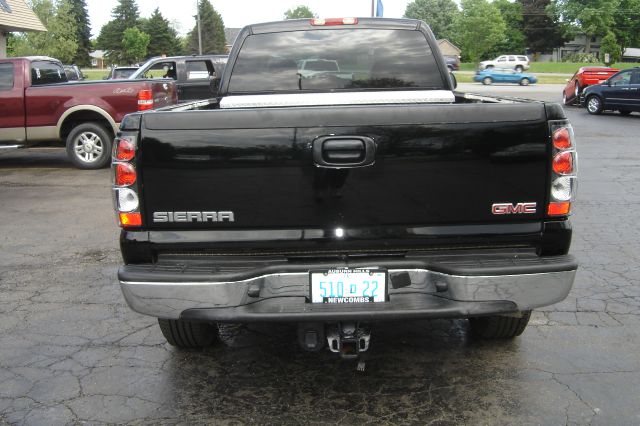 2005 GMC Sierra 2500 4WD 4dr AT