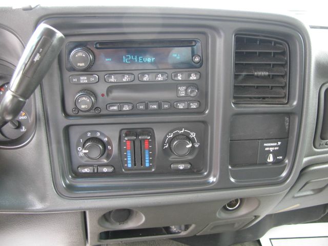 2005 GMC Sierra 2500 Standard 4X4 Hardtop