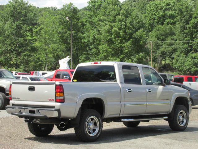 2005 GMC Sierra 2500 Hybrid XLE, Nav.,. And Leather