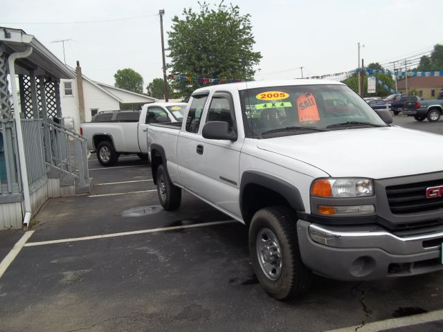 2005 GMC Sierra 2500 2008 Ford V6 Premium