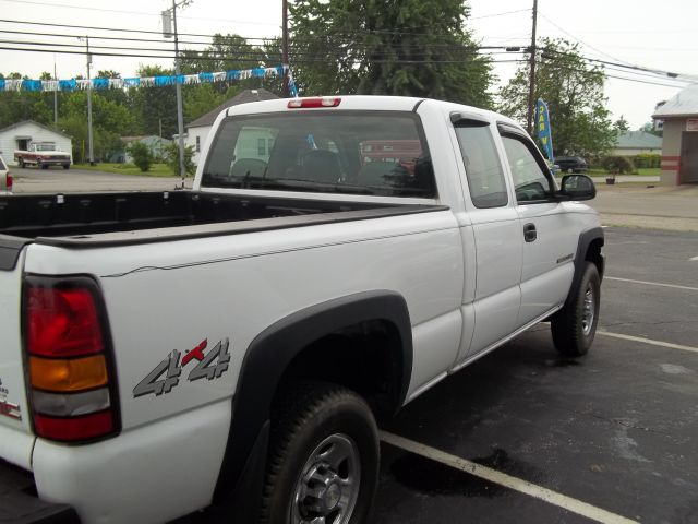 2005 GMC Sierra 2500 2008 Ford V6 Premium