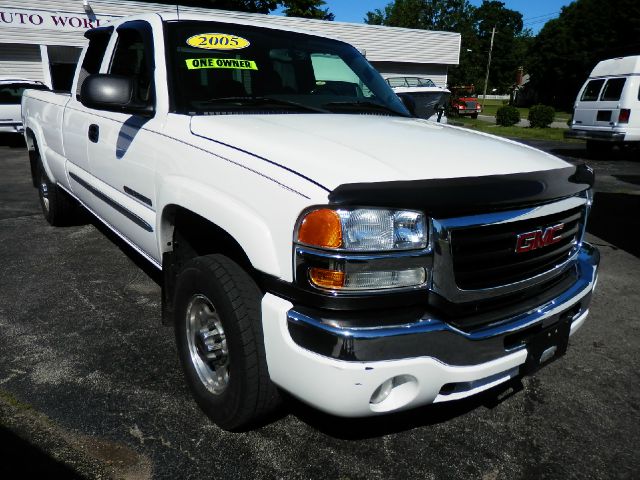 2005 GMC Sierra 2500 Dually 3500 Club Coupe