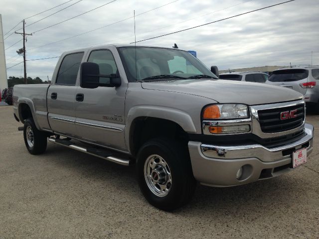 2006 GMC Sierra 2500 4WD V6