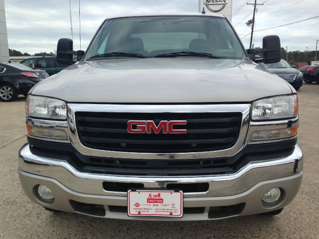 2006 GMC Sierra 2500 4WD V6