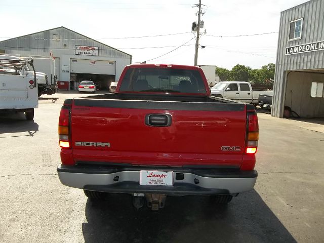 2006 GMC Sierra 2500 Denali Pickup 4D 6 1/2 Ft