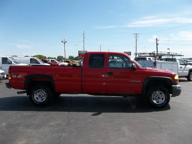 2006 GMC Sierra 2500 Denali Pickup 4D 6 1/2 Ft