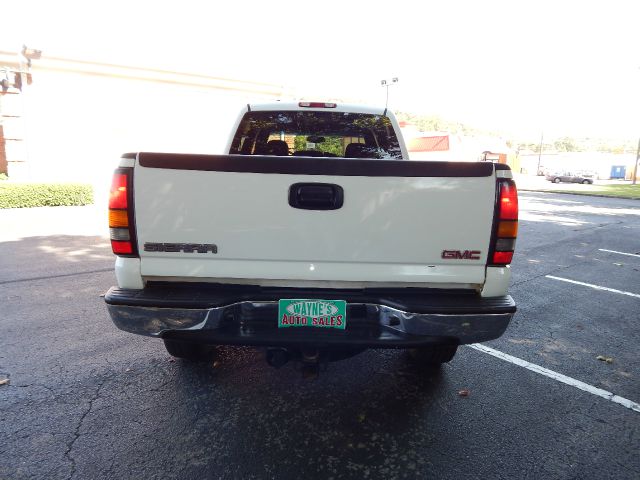 2006 GMC Sierra 2500 HD EXT CAB 141.5 WB C6P