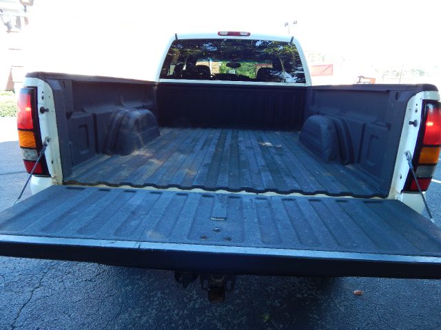 2006 GMC Sierra 2500 HD EXT CAB 141.5 WB C6P