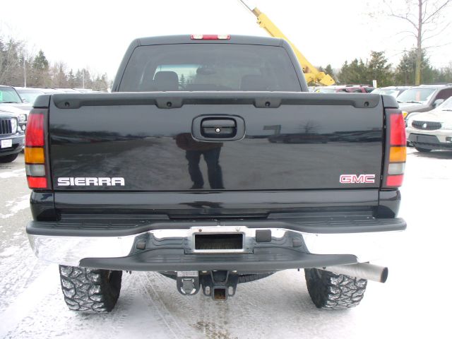 2006 GMC Sierra 2500 SLE Sierra 2WD