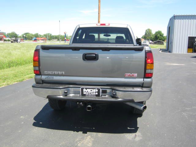 2006 GMC Sierra 2500 SLE Sierra 2WD