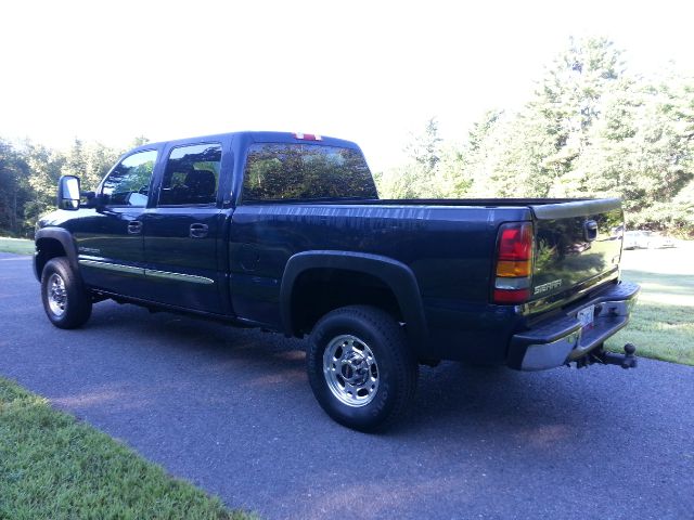 2006 GMC Sierra 2500 SLE Sierra 2WD