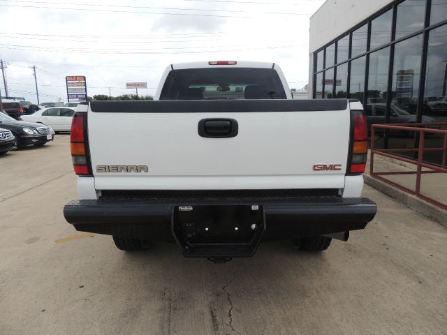 2006 GMC Sierra 2500 SLE Sierra 2WD