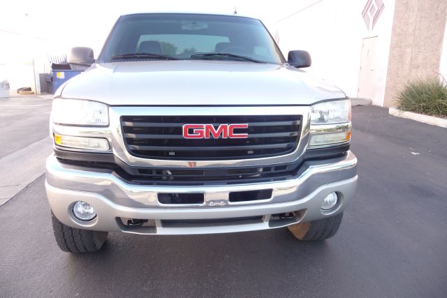 2006 GMC Sierra 2500 SLE Sierra 2WD