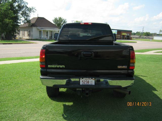 2006 GMC Sierra 2500 Base 3500 2 WD