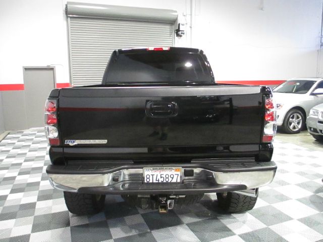 2006 GMC Sierra 2500 SLE Sierra 2WD