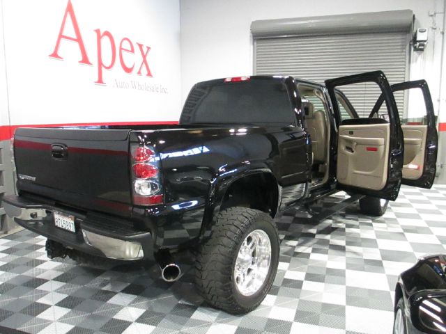 2006 GMC Sierra 2500 SLE Sierra 2WD