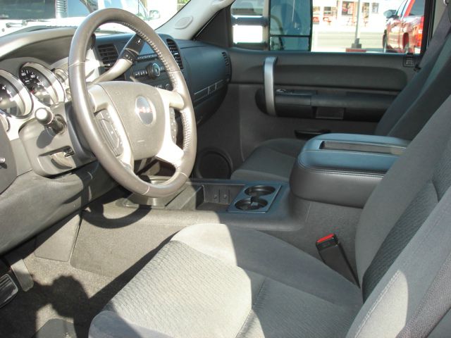 2007 GMC Sierra 2500 XLE Passenger Van