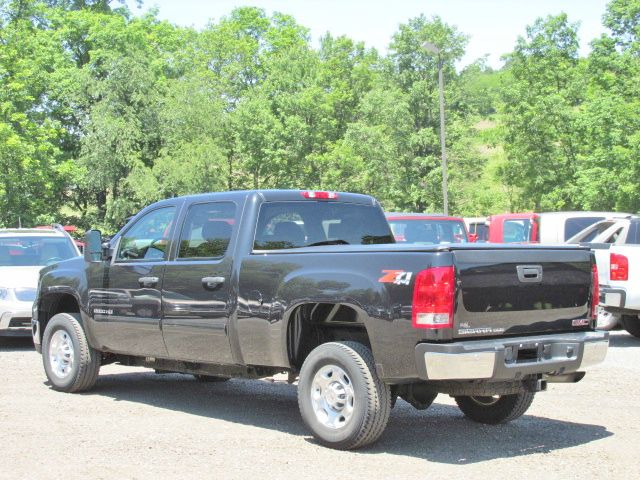 2010 GMC Sierra 2500 F150 Regular Cab XLT Pickup 4D 8 Ft