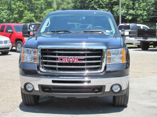 2010 GMC Sierra 2500 F150 Regular Cab XLT Pickup 4D 8 Ft