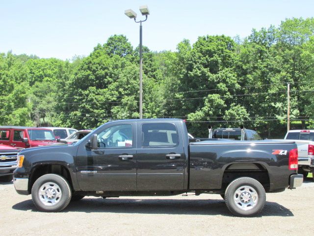 2010 GMC Sierra 2500 F150 Regular Cab XLT Pickup 4D 8 Ft