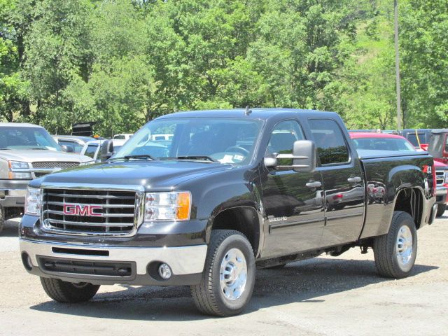 2010 GMC Sierra 2500 F150 Regular Cab XLT Pickup 4D 8 Ft