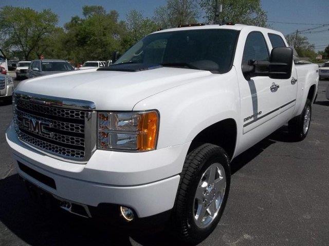 2013 GMC Sierra 2500 EX Sedan 4D